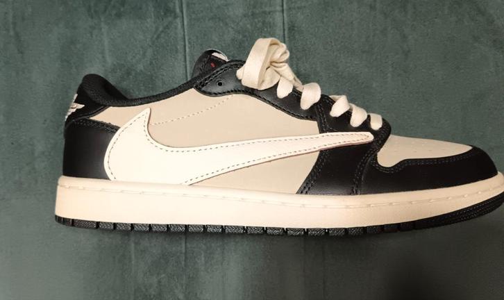 Travis Scott x Air Jordan 1 Low Pale Vanille, Kleding | Heren, Schoenen, Nieuw, Sneakers, Zwart, Verzenden