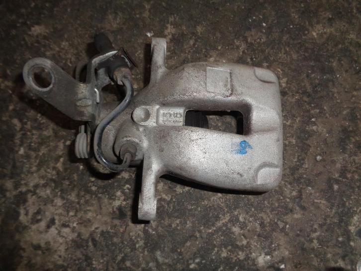 A vendre etrier avant gauche, Auto-onderdelen, Remmen en Aandrijving, Volkswagen, Gebruikt, Ophalen