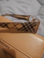 Monture de lunette burberry tartan emblématique neuve, Bijoux, Sacs & Beauté, Lunettes de Soleil & Lunettes | Femmes, Comme neuf