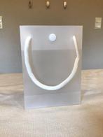 Witte geschenkzakjes van AVA, Minder dan 50 cm, Nieuw, Ophalen of Verzenden, Minder dan 100 cm