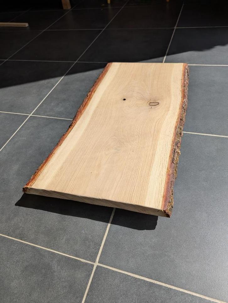 Serveerplank rustiek eik met schorsrand, Huis en Inrichting, Woonaccessoires | Dienbladen, Nieuw, Hout, Rechthoekig, Ophalen