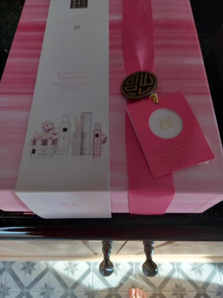 Rituels. RITUEL DE SAKURA.  cadeau ! maintenant 🎄40€, Bijoux, Sacs & Beauté, Beauté | Soins du corps, Enlèvement ou Envoi