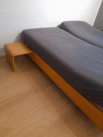 Cadre de lit en bois + tables de nuit