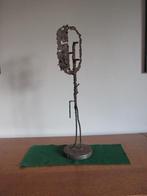 Œuvre abstraite en fer, Enlèvement ou Envoi