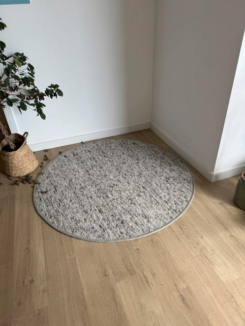 Rond tapijt Ø140 cm in gemêleerde beige tint, Huis en Inrichting, Stoffering | Vloerbedekking, Zo goed als nieuw, Tapijt, Beige
