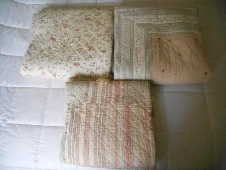 Couvre-lit/boutis/plaid provençal réversible. (4 pièces) III, Maison & Meubles, Chambre à coucher | Linge de lit, Enlèvement ou Envoi