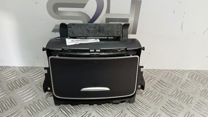 Opbergvak van een Mercedes GLA, Auto-onderdelen, Interieur en Bekleding, Mercedes-Benz, Gebruikt, 3 maanden garantie, Ophalen of Verzenden