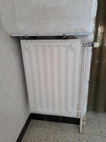 Gietijzeren vintage radiator DEF – 3 platen – marmeren blad beschikbaar voor biedingen