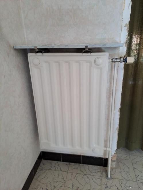 Gietijzeren vintage radiator DEF – 3 platen – marmeren blad, Doe-het-zelf en Bouw, Verwarming en Radiatoren, Gebruikt, Radiator