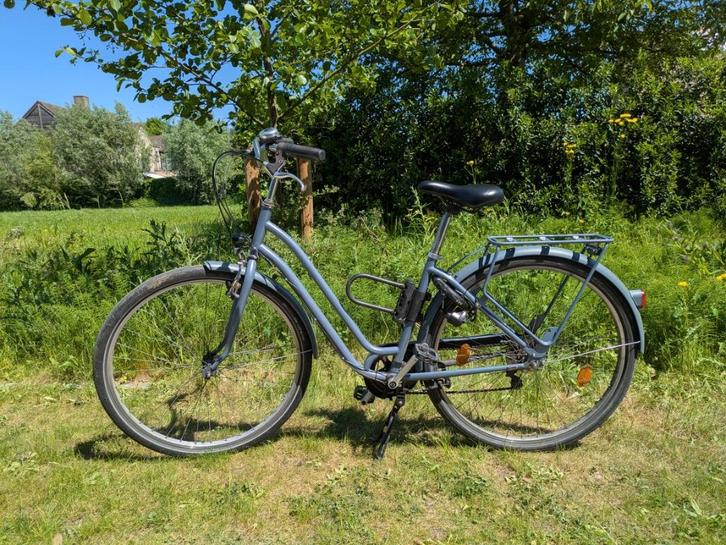 Damesfiets decathlon met accessoires (slot, extra banden), Fietsen en Brommers, Fietsen | Dames | Damesfietsen, Gebruikt, Ophalen