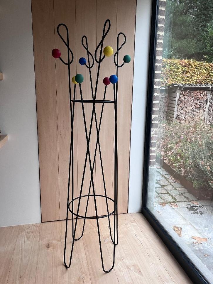 Kleurrijke vintage kapstok – Roger Féraud, Huis en Inrichting, Woonaccessoires | Kapstokken, Gebruikt, Staande kapstok, 150 tot 200 cm