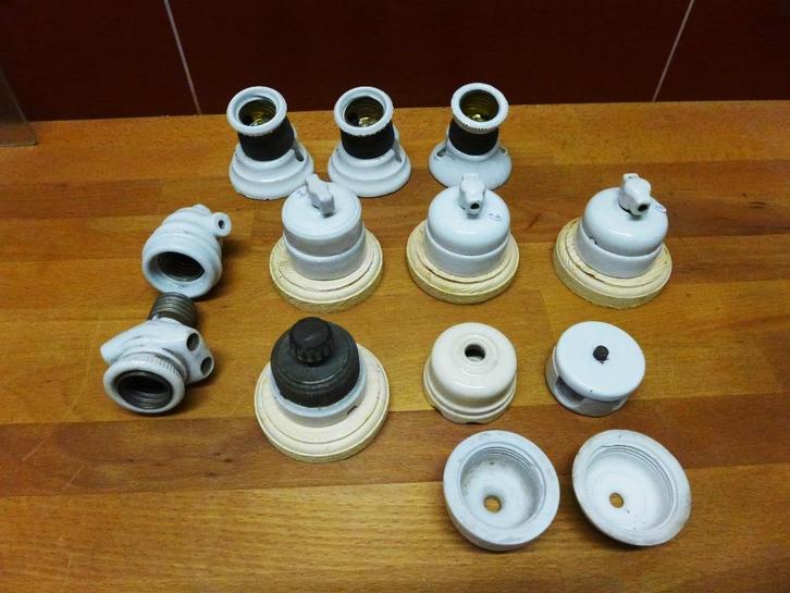 Oud elektrisch materiaal in porselein, Doe-het-zelf en Bouw, Elektriciteit en Kabels, Gebruikt, Schakelaar, Ophalen of Verzenden