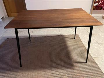 Tubax tafel met een massief notenlaar blad. beschikbaar voor biedingen