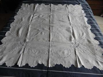 Vintage Artistiek Geborduurde Tafelnappen beschikbaar voor biedingen