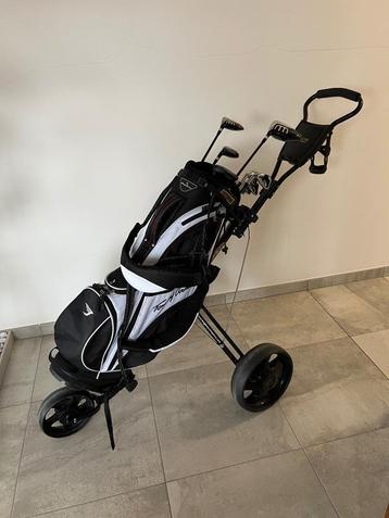 Golfclubs + tas + kar beschikbaar voor biedingen