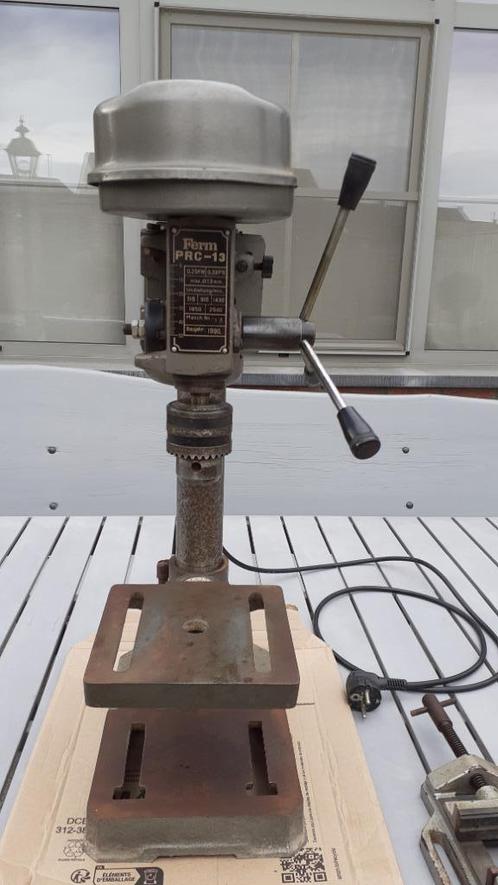 Kolomboormachine Ferm + bankschroef Skil., Doe-het-zelf en Bouw, Gereedschap | Boormachines, Gebruikt, Kolomboormachine, Ophalen