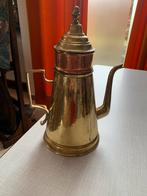 Oude antieke koperen koffiekan, Ophalen, Koper