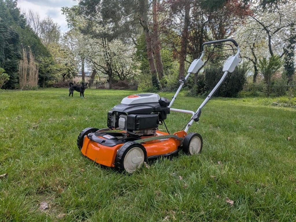 Stihl grasmachine benzine RM 4 RT, Tuin en Terras, Grasmaaiers, Ophalen