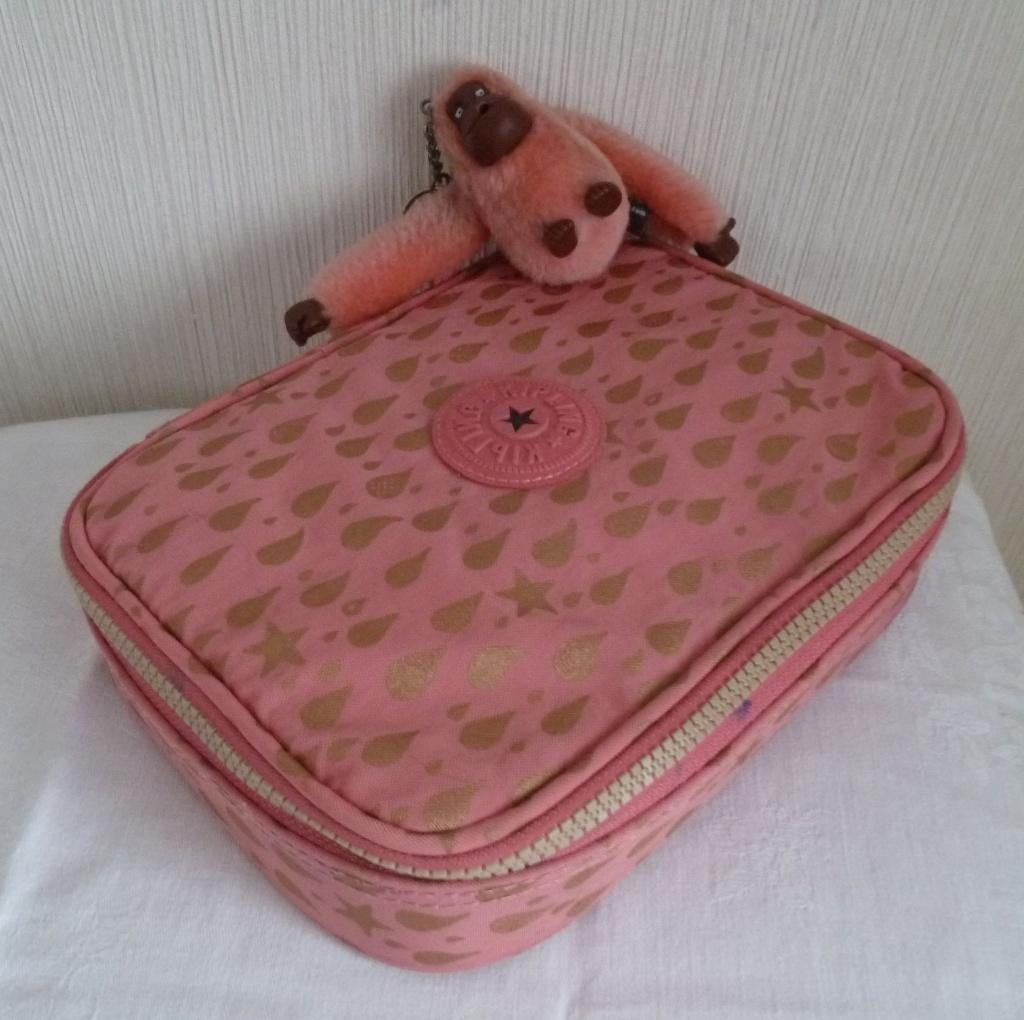 Kipling grote pennenetui 100 pennen roze en goud + aap, Diversen, Ophalen of Verzenden, Gebruikt