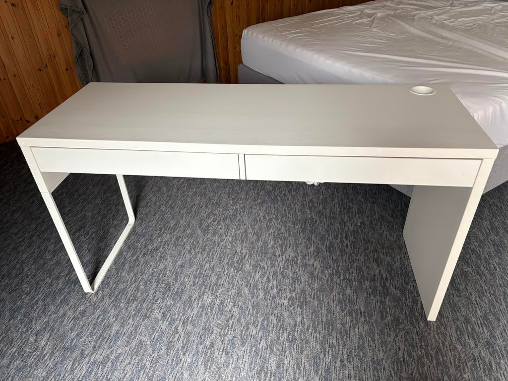 Bureau Micke, Ophalen, Spaanplaat of MDF, Kabelgoot, 142 cm