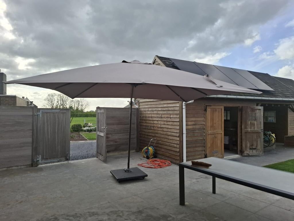 Grote stevige zweefparasol – ideaal voor terras of tuin, Ophalen, Zo goed als nieuw, Zweefparasol, Verstelbaar