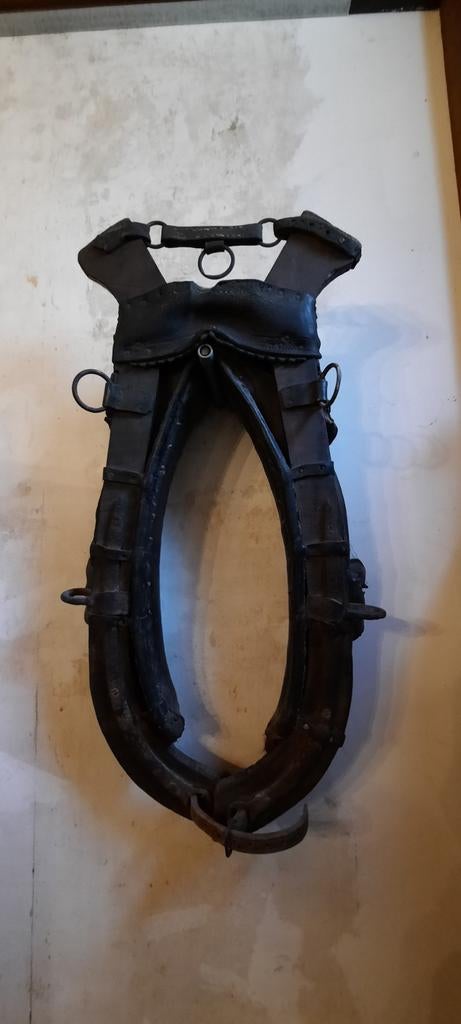 2 antieke halsbanden voor trekpaarden, Ophalen, Gebruikt