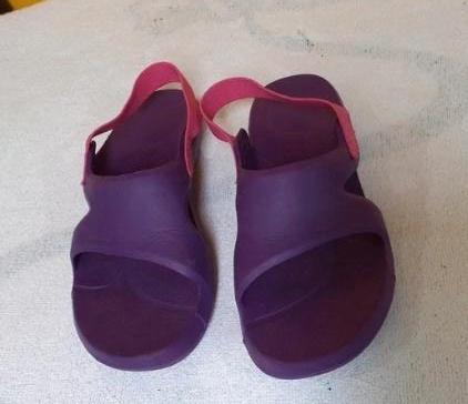 Paarse strandsandaal maat 30/31 nabaiji, Kinderen en Baby's, Kinderkleding | Schoenen en Sokken, Nabaiji, Gebruikt, Meisje, Overige typen