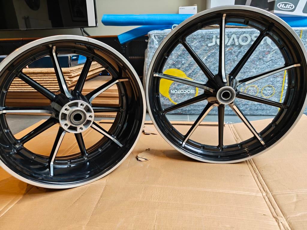 Jantes d'origine Harley Davidson softail breakout 2016