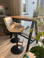 Hoge tafel + twee krukken, Huis en Inrichting, Barkrukken, Ophalen, In hoogte verstelbaar, 60 tot 90 cm, Zo goed als nieuw