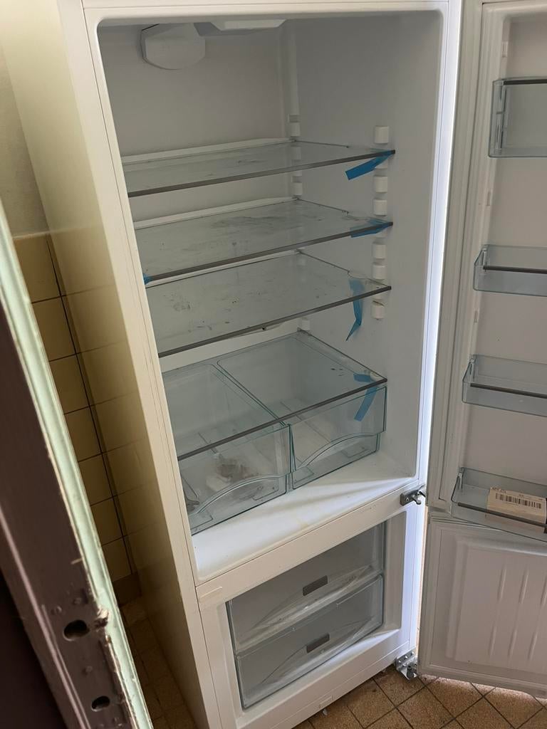 Frigo MIELE, Avec compartiment congélateur, Comme neuf, 45 à 60 cm, 100 à 150 litres