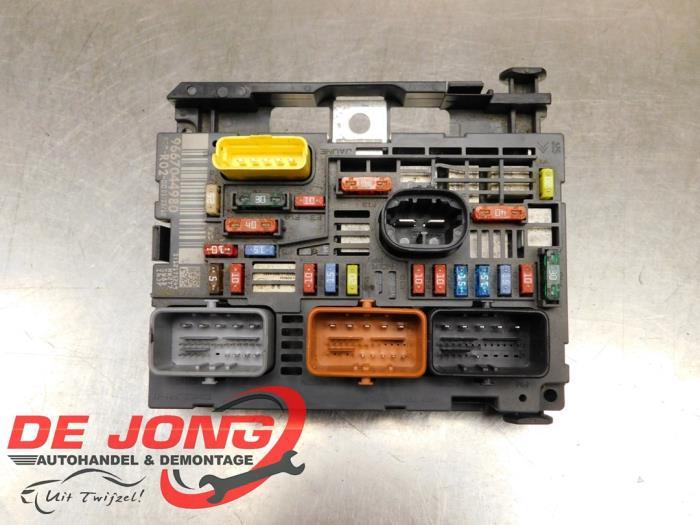 Boîte à fusibles d'un Peugeot 3008, -, 3 mois de garantie, Utilisé, -