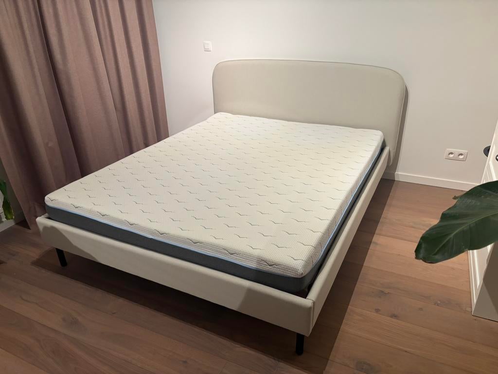 Tweepersoonsbed 160x200cm + matras, Ophalen, Zo goed als nieuw, Beige