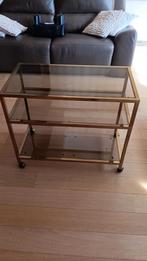 Table en cuivre, Enlèvement