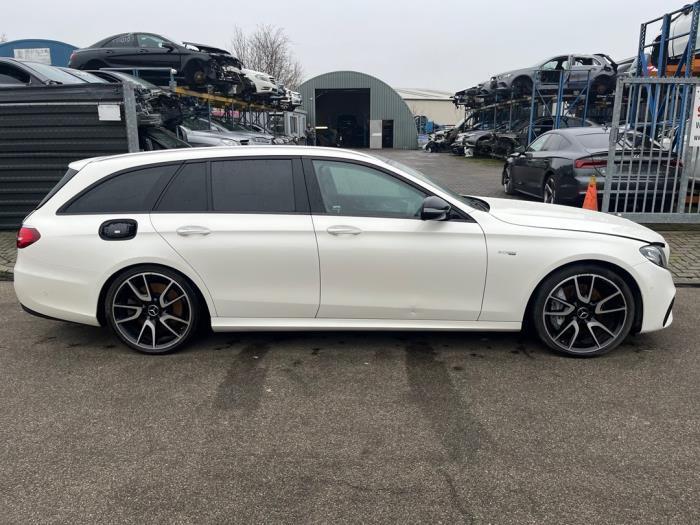 Portier 4Deurs rechts-achter van een Mercedes E-Klasse (799), Auto-onderdelen, Carrosserie, Deur, Mercedes-Benz, Gebruikt, 3 maanden garantie