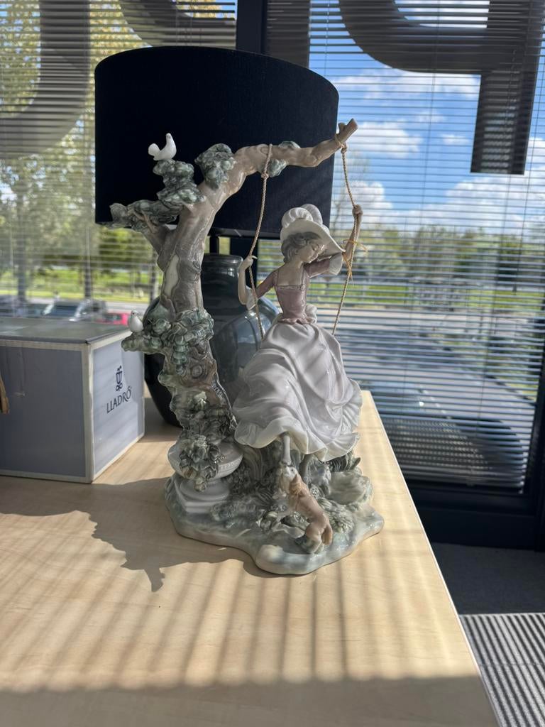 Lladró 1297 « Fille sur une balançoire », Antiquités & Art, Enlèvement ou Envoi