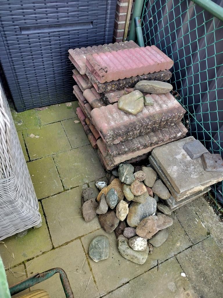 Dallen en sierstenen, Ophalen