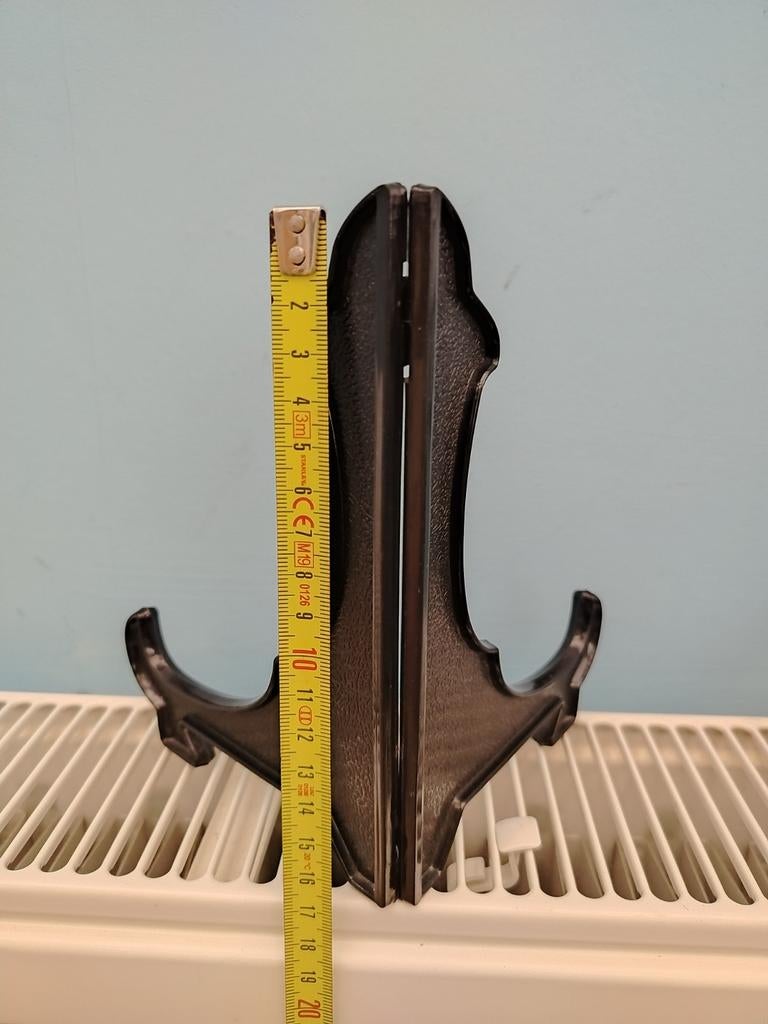 2 FOTOLIJSTHOUDERS -HOUT/PLASTIC - GEEN VERZENDING!!!, Ophalen