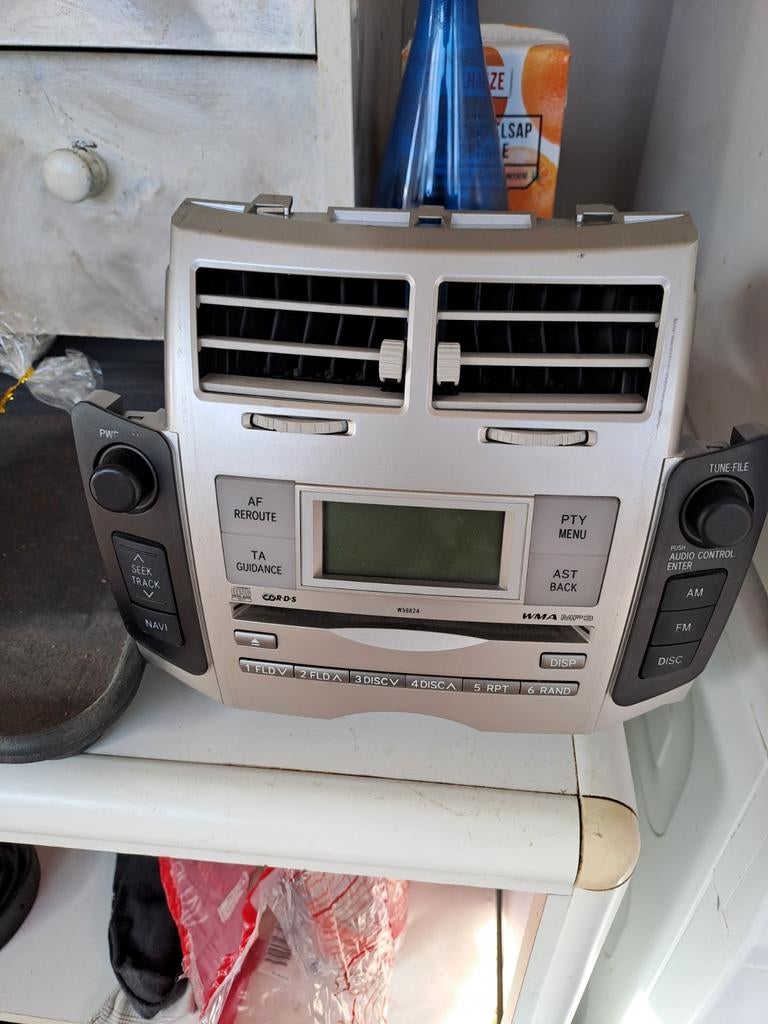 Toyota autoradio, Enlèvement