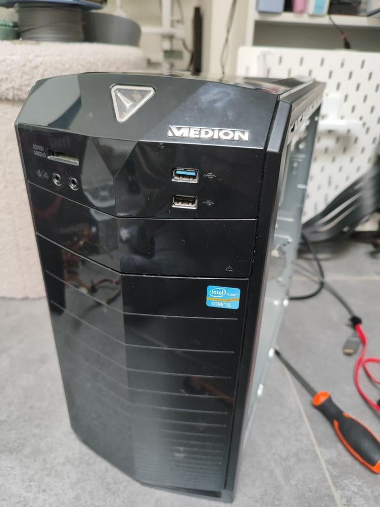 Medion case en moederbord (gratis), Computers en Software, Computerbehuizingen, Ophalen