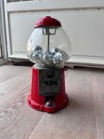 Retro kauwgomballen automaat, Ophalen