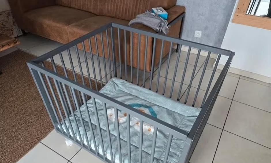 Kinderbox met volledig matras en dekbed in nieuwstaat, Kinderen en Baby's, Babyparken, Ophalen of Verzenden, Nieuw