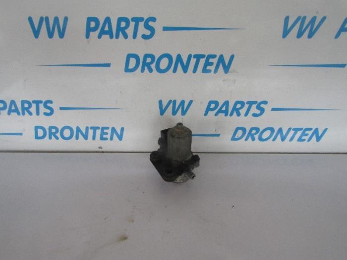 Vacuumpomp Rembekrachtiging van een Volkswagen Polo, Gebruikt, -, Volkswagen, -