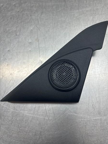 HAUT PARLEUR / ENCEINTE Mazda 3 Sport (BL14 / BLA4 / BLB4), Dhr. M. Roggen, Mazda, Stadsweg 37 37
9917 PV  WIRDUM GR., NL, Utilisé