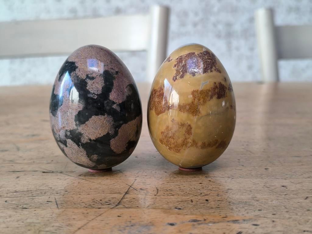 2 x œufs en pierre (Bon état!), Collections, Enlèvement ou Envoi, Minéral