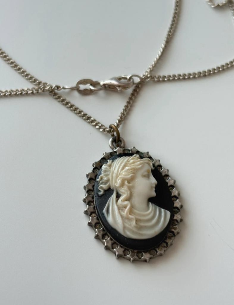 Collier Camme Camille en argent 925, Bijoux, Sacs & Beauté, Colliers, Enlèvement ou Envoi, Comme neuf, Avec pendentif, Argent