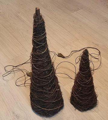 Decorative rotan kegel kerstboompjes 60cm + 40cm met LED's beschikbaar voor biedingen