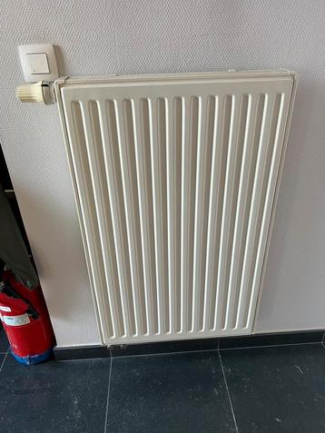 Radiator 55 cm x 90 cm + thermostaat beschikbaar voor biedingen