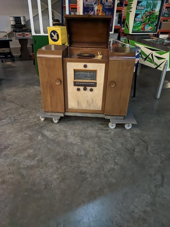 Meuble radio ancien avec tourne-disque, Antiquités & Art, Antiquités | TV & Hi-Fi, Enlèvement
