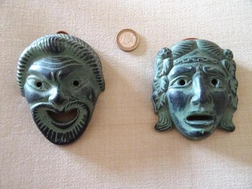 Oud-Griekse tragedie: 2 muurmaskers, 9 en 10 cm hoog, Antiek en Kunst, Antiek | Keramiek en Aardewerk, Ophalen of Verzenden