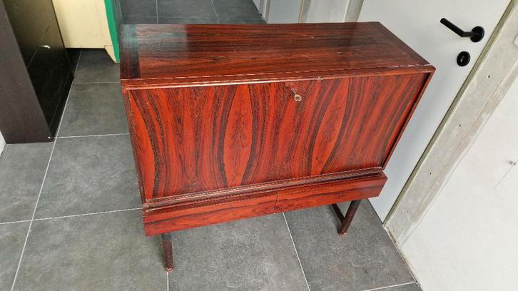 Petit buffet vintage, Maison & Meubles, Armoires | Buffets, Utilisé, Moins de 100 cm, 50 à 100 cm, 25 à 50 cm, Avec tiroir(s)